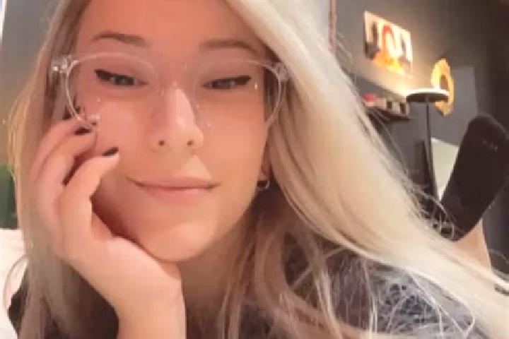 Aria, 23, a blonde grey-eyed latina companion based in Mandi. Offering Party Girl, Erotic Massage, Couples, Roleplay, CIM. Available for incall and outcall, ...