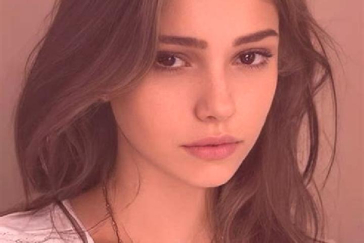 Aria, 24, a chestnut dark-eyed slavic companion based in Queven. Offering 69, Travel Companion, Prostate Massage, Domination, Tantra. Available for incall an...