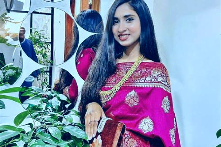 Aria, 24 — Escort in Bhandaria, Bangladesh