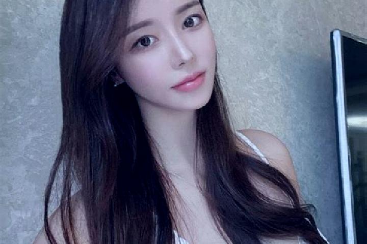 Aria, 24 — Escort in Hadareni, Romania