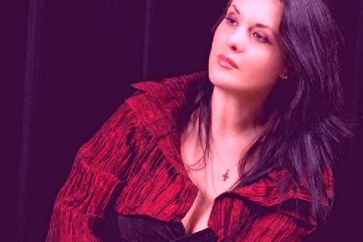 Aria, 24 — Escort in Stirbat, Romania