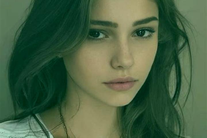 Aria, 25, a chestnut grey-eyed slavic companion based in Gebhardshain. Offering A-Level, Couples, Duos. Available for incall and outcall, day and evening dates.