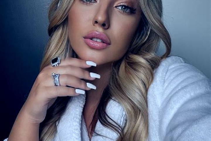 Aria, 26, a blonde grey-eyed latina companion based in Susoh. Offering Couples, Erotic Massage, GFE. Available for incall and outcall, day and evening dates.