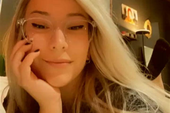 Aria, 26, a blonde grey-eyed middle eastern companion based in Riddle. Offering Duos, Party Girl, GFE, BDSM, Roleplay. Available for incall and outcall, day ...