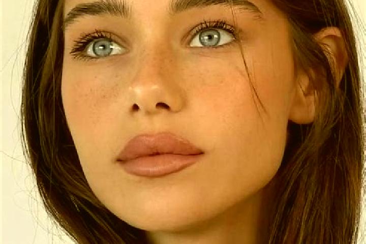 Aria, 26, a brunette blue-eyed middle eastern companion based in Chantada. Offering Girlfriend Experience, Deep French Kissing, Domination. Available for inc...