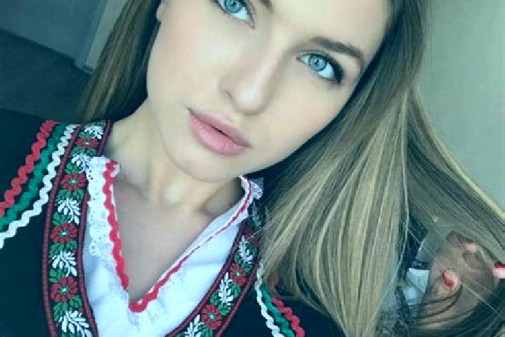 Aria, 26, a dark blonde green-eyed slavic companion based in Sankt Katharein an der Laming. Offering Erotic Massage, OWO, Girlfriend Experience, CIM. Availab...