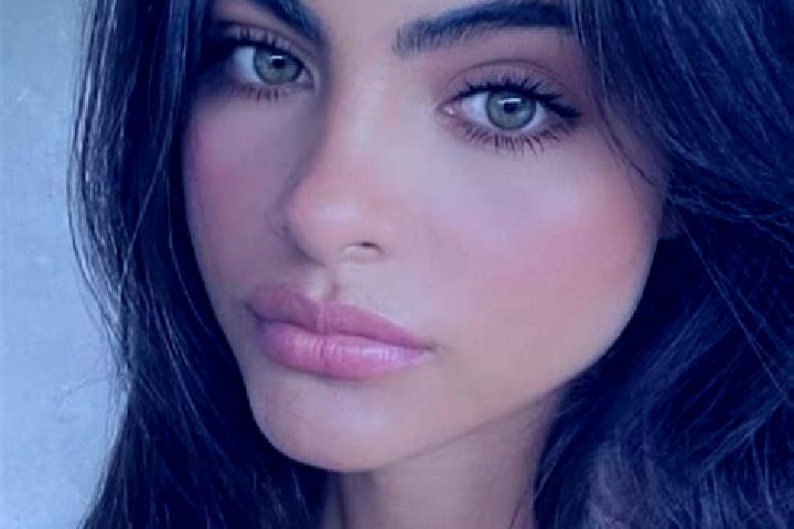 Aria, 27, a chestnut green-eyed indian companion based in La Florida. Offering Fetish, Prostate Massage, Erotic Massage, Domination, BDSM. Available for inca...