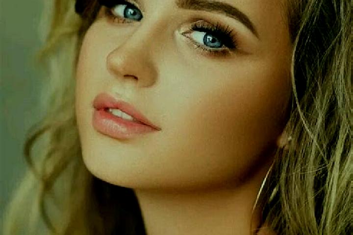 Aria, 27, a dark blonde blue-eyed slavic companion based in Ferfay. Offering GFE, Striptease, Domination. Available for incall and outcall, overnight booking...