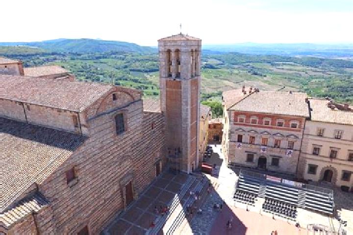 Aria, 27 — Escort in Montepulciano, Italy