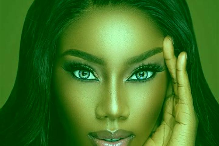 Aria, 28, a auburn blue-eyed ebony companion based in Farmborough Heights. Offering Prostate Massage, Dinner Date, Duos, 69. Available for incall and outcall...