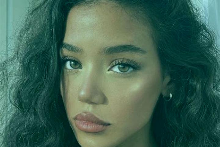 Aria, 28, a black brown-eyed mediterranean companion based in Torbeck. Offering CIM, Fetish, Dinner Date. Available for incall and outcall, day and evening d...