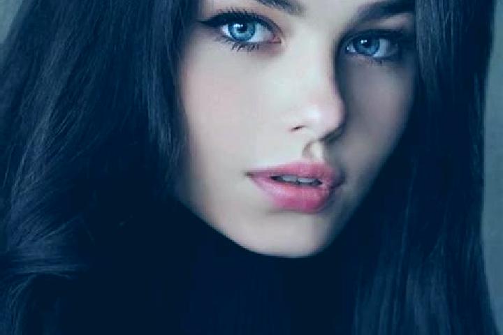 Aria, 28, a brunette grey-eyed slavic companion based in Hercegszanto. Offering Erotic Massage, Dinner Date, Party Girl, A-Level, Couples. Available for inca...