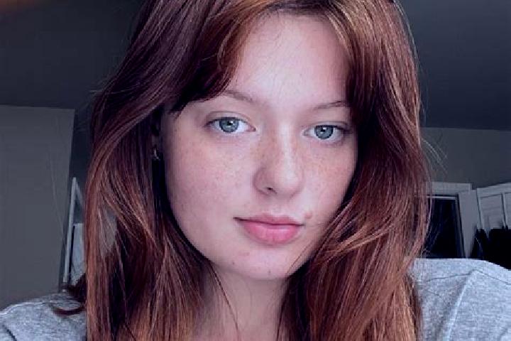 Aria, 29, a auburn blue-eyed mediterranean companion based in Savigne-sur-Lathan. Offering OWO, Domination, Massage. Available for incall and outcall, day an...
