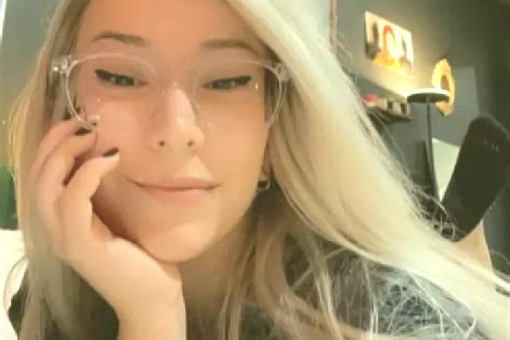 Aria, 30, a blonde grey-eyed ebony companion based in Ozieri. Offering Fetish, OWO, Striptease. Available for incall and outcall, day and evening dates.