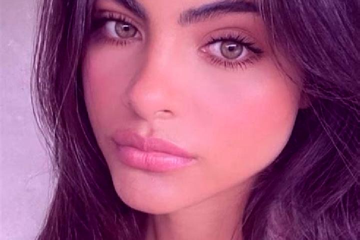 Aria, 30, a brunette dark-eyed middle eastern companion based in Stagsden. Offering Massage, A-Level, 69. Available for incall and outcall, day and evening d...