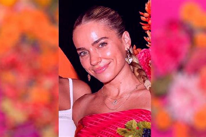 Aria, 31, a auburn amber-eyed latina companion based in Krajan Kertonegoro. Offering Duos, A-Level, OWO. Available for incall and outcall, overnight bookings...