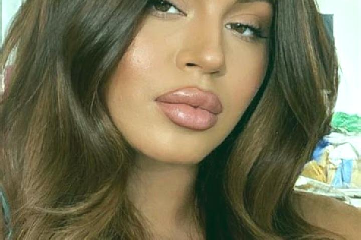 Aria, 31, a auburn brown-eyed latina companion based in Haj ve Slezsku. Offering A-Level, 69, OWO. Available for incall and outcall, overnight bookings avail...