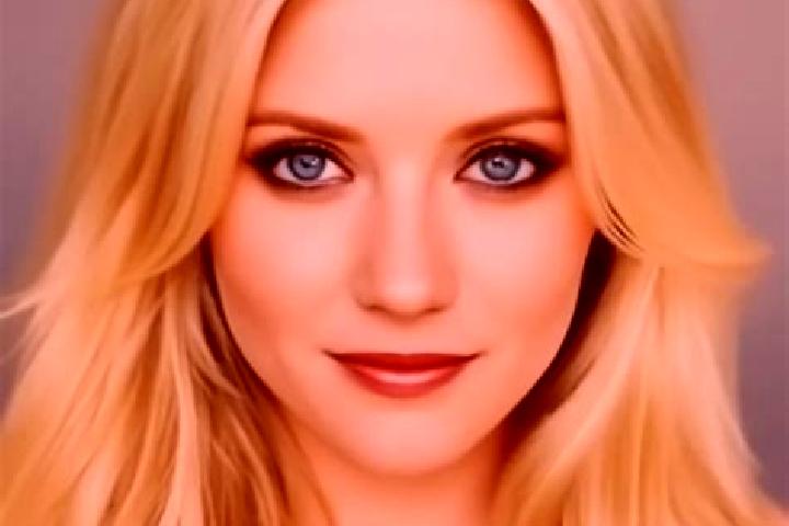 Aria, 33, a blonde amber-eyed mixed companion based in Tampekan. Offering Fetish, Striptease, A-Level. Available for incall and outcall, day and evening dates.