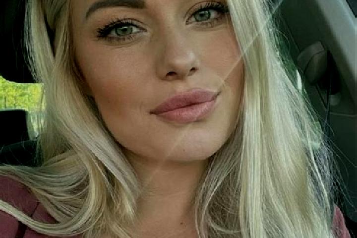 Aria, 33, a blonde hazel-eyed middle eastern companion based in Villaseca de Henares. Offering BDSM, Massage, CIM, Domination. Available for incall and outca...