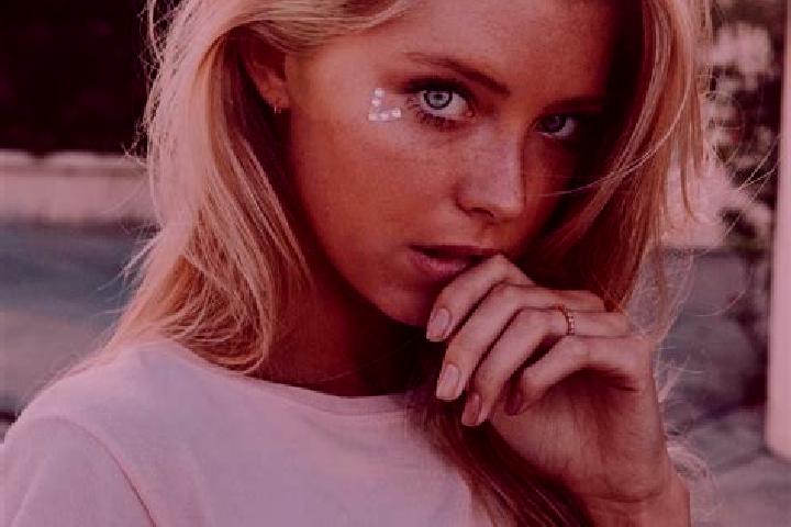 Aria, 34, a blonde blue-eyed middle eastern companion based in The Hill. Offering Massage, Duos. Available for incall and outcall, overnight bookings available.