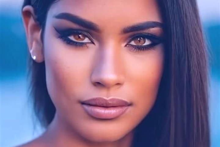 Aria, 34, a brunette amber-eyed latina companion based in Az Zahra . Offering Deep French Kissing, CIM, Striptease. Available for incall and outcall, day and...