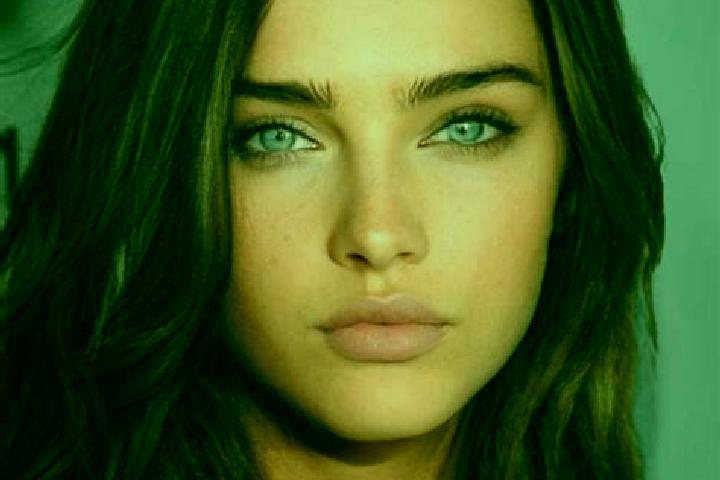 Aria, 34, a brunette dark-eyed caribbean companion based in Albaretto della Torre. Offering CIM, Deep French Kissing, Girlfriend Experience. Available for in...