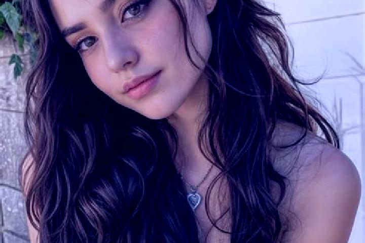 Aria, 35, a red hazel-eyed slavic companion based in Torno. Offering Deep French Kissing, Girlfriend Experience, Prostate Massage, GFE, Domination. Available...