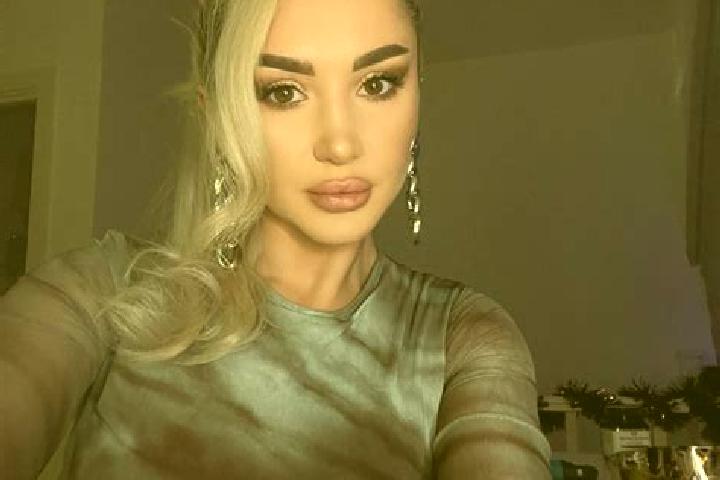 Aria, 36, a auburn amber-eyed caribbean companion based in Gorrevod. Offering Travel Companion, Fetish, 69, Couples. Available for incall and outcall, overni...