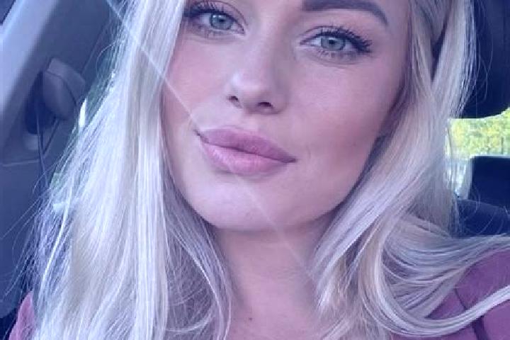 Aria, 36, a blonde hazel-eyed caucasian companion based in Dorolea. Offering CIM, Fetish, Overnight, 69. Available for incall and outcall, overnight bookings...