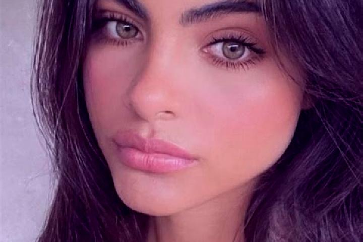 Aria, 36, a brunette dark-eyed caucasian companion based in Laurens. Offering Overnight, BDSM, Massage. Available for incall and outcall, day and evening dates.