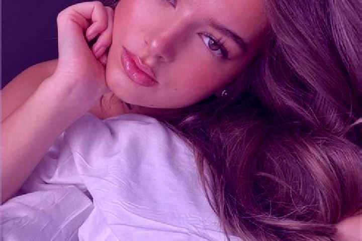Aria, 36, a chestnut green-eyed latina companion based in Tanabe. Offering OWO, Party Girl, Duos. Available for incall and outcall, overnight bookings availa...