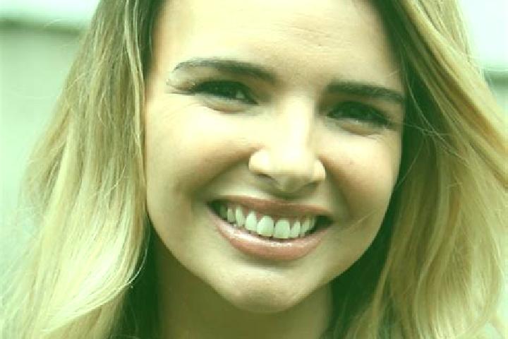 Aria, 36, a dark blonde grey-eyed middle eastern companion based in Pitres. Offering Dinner Date, Girlfriend Experience, OWO. Available for incall and outcal...