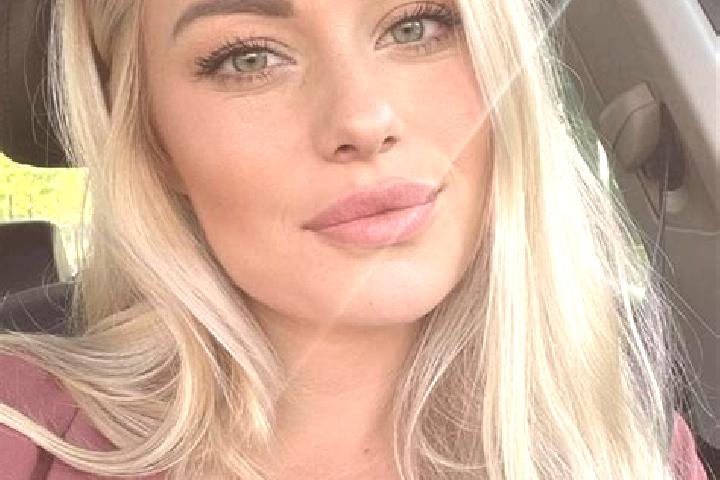 Aria, 38, a blonde hazel-eyed latina companion based in Crescentino. Offering Duos, Party Girl, Prostate Massage, BDSM. Available for incall and outcall, ove...