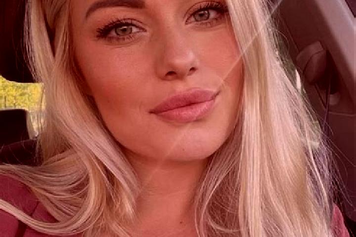 Aria, 38, a blonde hazel-eyed slavic companion based in Campo Alegre de Lourdes. Offering Prostate Massage, OWO, Dinner Date, Girlfriend Experience. Availabl...