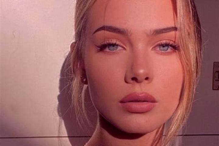 Aria, 39, a blonde brown-eyed european companion based in Gostyn. Offering OWO, Party Girl, Erotic Massage. Available for incall and outcall, day and evening...