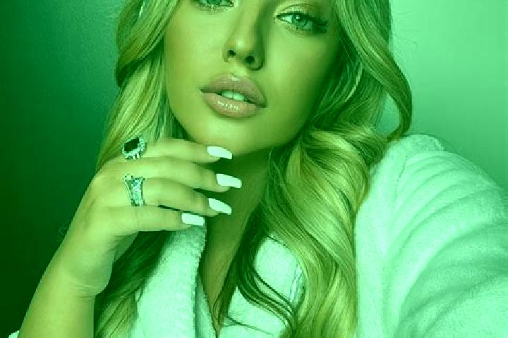 Aria, 39, a blonde grey-eyed latina companion based in Gandomineh. Offering Massage, Striptease, GFE. Available for incall and outcall, overnight bookings av...