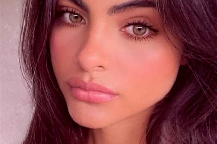 Ariana, 20, a brunette green-eyed latina companion based in Grays Point. Offering CIM, BDSM, Overnight, Duos, Fetish. Available for incall and outcall, day a...