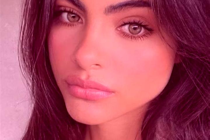 Ariana, 20, a brunette green-eyed slavic companion based in Escuadron Doscientos Uno. Offering Roleplay, Erotic Massage, OWO. Available for incall and outcal...