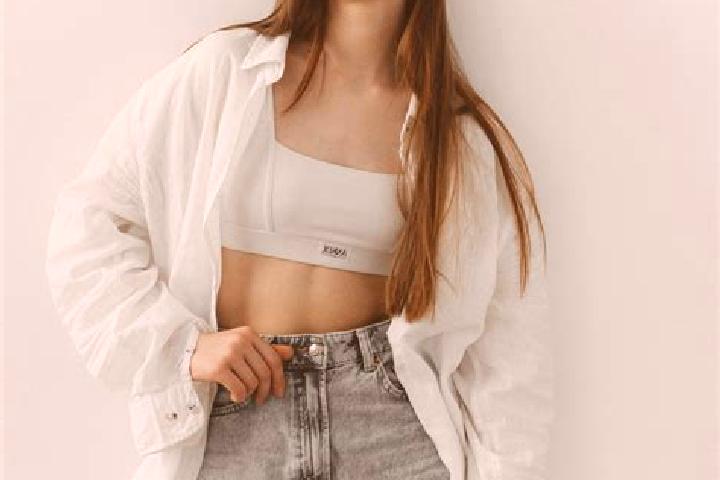 Ariana, 20 — Escort in Ivanovskaya, Russia