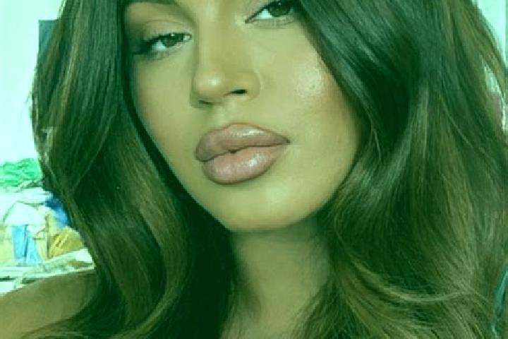 Ariana, 21, a auburn brown-eyed latina companion based in Tocha. Offering Party Girl, 69, Dinner Date. Available for incall and outcall, day and evening dates.