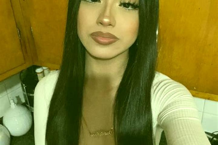 Ariana, 21, a black grey-eyed latina companion based in El Tarf. Offering Duos, CIM, 69. Available for incall and outcall, day and evening dates.