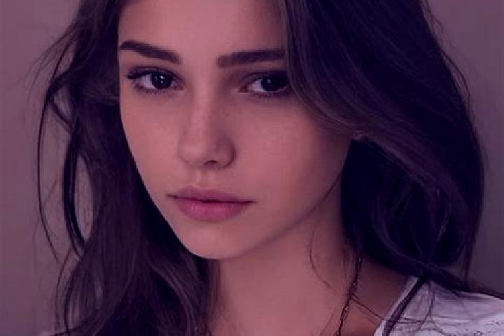 Ariana, 21, a chestnut grey-eyed slavic companion based in Cadelbosco di Sotto. Offering Party Girl, Prostate Massage, Domination, BDSM, Fetish. Available fo...