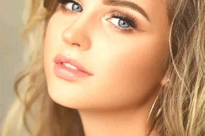 Ariana, 21, a dark blonde blue-eyed ebony companion based in Chillaron de Cuenca. Offering Overnight, Roleplay, Dinner Date, Domination, Deep French Kissing....