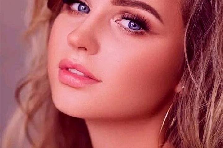 Ariana, 21, a dark blonde blue-eyed mediterranean companion based in Villabella. Offering Prostate Massage, Dinner Date, Girlfriend Experience, 69. Available...