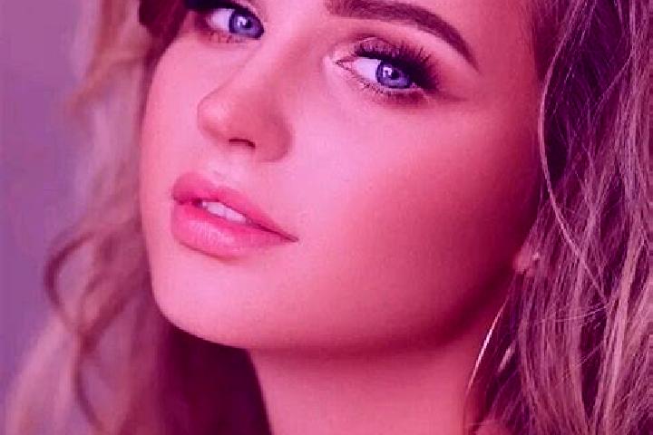 Ariana, 21, a dark blonde blue-eyed slavic companion based in Gura Sutii. Offering Erotic Massage, Duos, Roleplay, Girlfriend Experience. Available for incal...