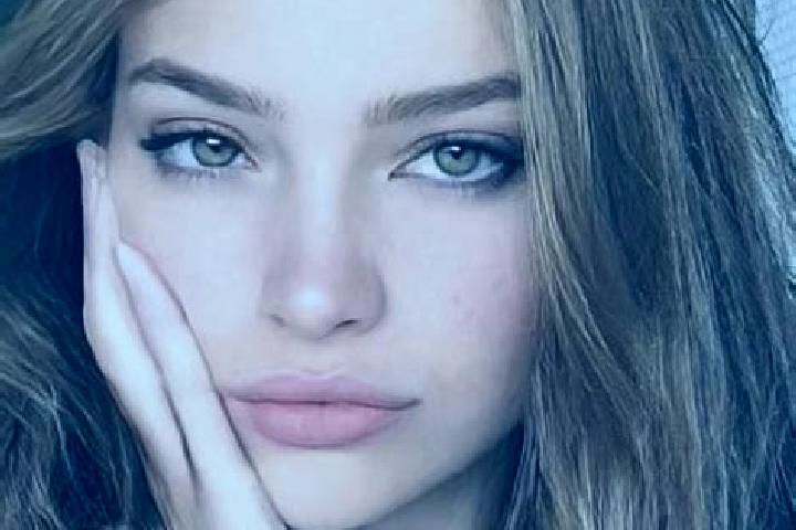 Ariana, 21, a dark blonde dark-eyed caribbean companion based in Lesky. Offering Massage, Overnight, Party Girl. Available for incall and outcall, day and ev...