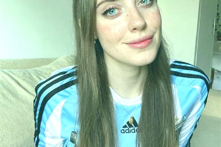 Ariana, 21 — Escort in Argentine, France