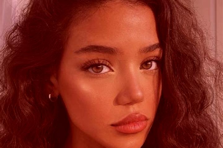 Ariana, 22, a black brown-eyed mixed companion based in Marseille Vauban. Offering Domination, Party Girl, Massage. Available for incall and outcall, overnig...
