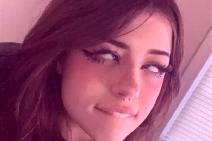 Ariana, 22, a brunette grey-eyed caucasian companion based in White Rock. Offering OWO, Roleplay, BDSM. Available for incall and outcall, day and evening dates.