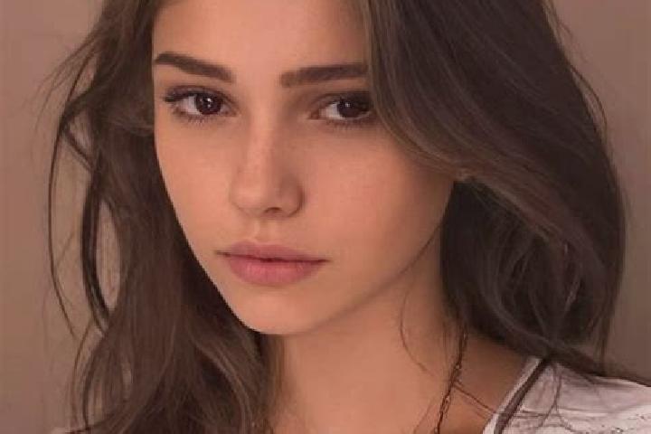 Ariana, 22, a chestnut brown-eyed slavic companion based in Los Llanos. Offering Erotic Massage, Deep French Kissing, CIM, Fetish. Available for incall and o...
